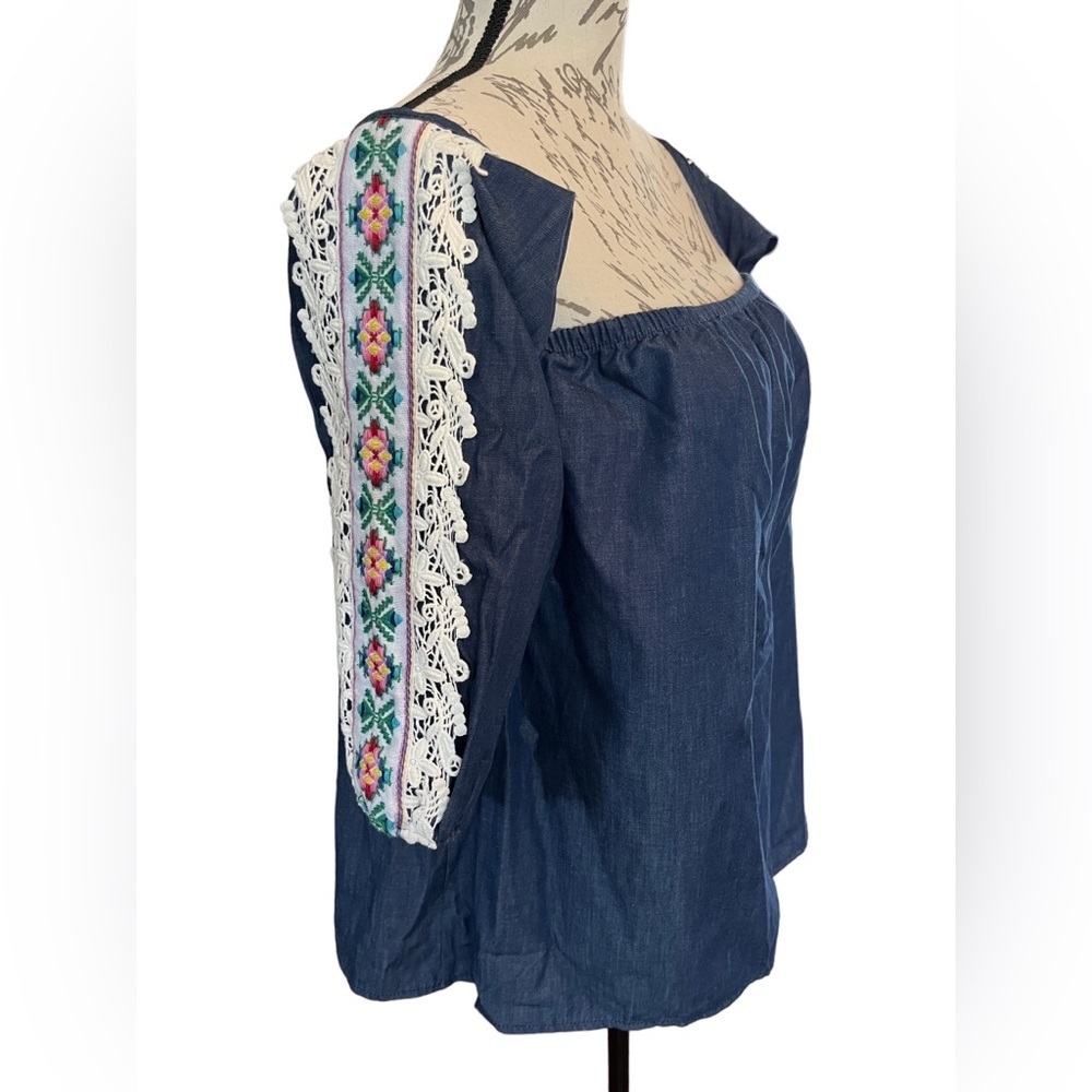NWOT VaVa by Joy Han Blue Chambray Off Shoulder Embroidered Sleeve Blouse Large - Picture 2 of 16
